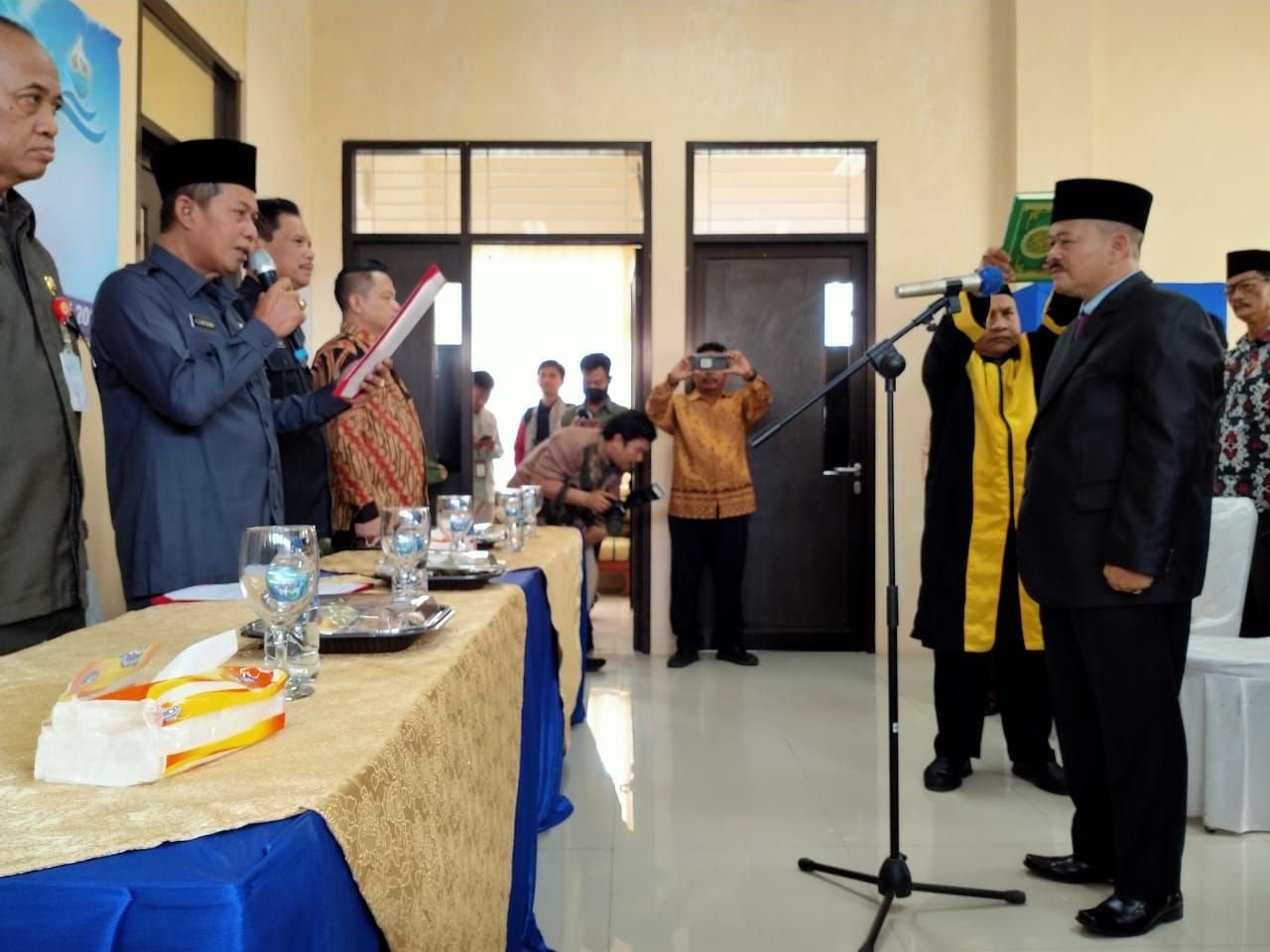 Lantik Direktur Perumdam Tirta Madani Kota Serang 2023-2028, Walikota Serang Minta Hal Ini Ditingkatkan 4 Lantik Direktur Perumdam Tirta Madani Kota Serang 2023-2028, Walikota Serang Minta Hal Ini Ditingkatkan