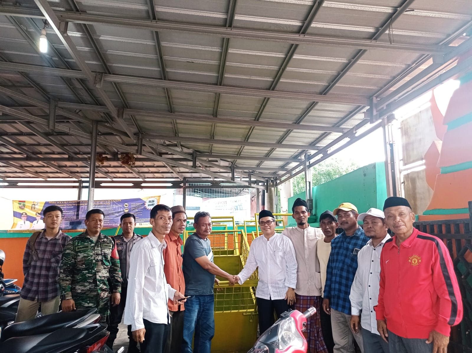 Ajak Warga Jaga Kebersihan Lingkungan, Ini yang Dilakukan Wakil Ketua DPRD Cilegon Hasbi Sidik 1 Ajak Warga Jaga Kebersihan Lingkungan, Ini yang Dilakukan Wakil Ketua DPRD Cilegon Hasbi Sidik