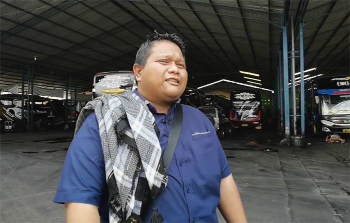 Dipecat PO Haryanto, Rian Mahendra Dapat Banyak DM dari Cewek Ngajak Kenalan, Sang Istri: Gak Usah Sok 7 Dipecat PO Haryanto, Rian Mahendra Dapat Banyak DM dari Cewek Ngajak Kenalan, Sang Istri: Gak Usah Sok