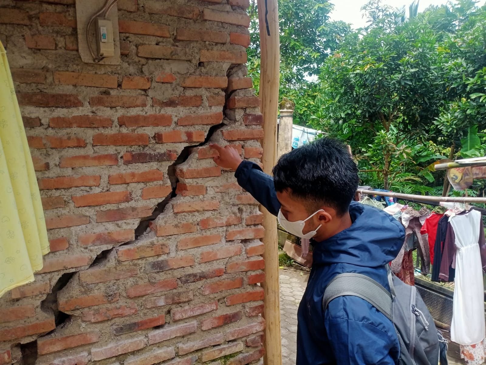 Fenomena Pergerakan Tanah di Cikulur, Toni Khawatir Rumah Ambruk hingga Dirinya Memilih Tinggalkan Rumah