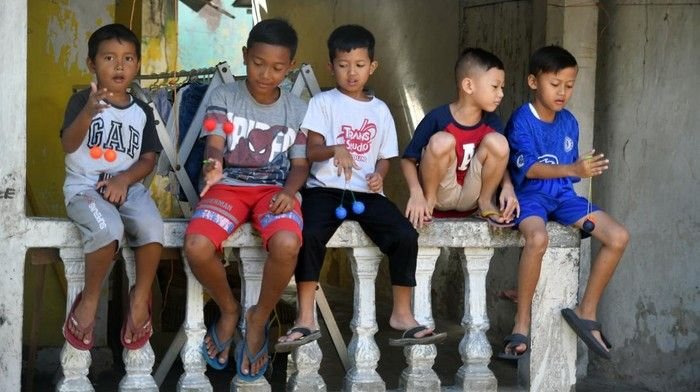 Lato-lato Kembali Memakan Korban, Bocah Asal Lombok Harus Relakan Sebelah Bola Matanya yang Terluka Parah 4 Lato-lato Kembali Memakan Korban, Bocah Asal Lombok Harus Relakan Sebelah Bola Matanya yang Terluka Parah