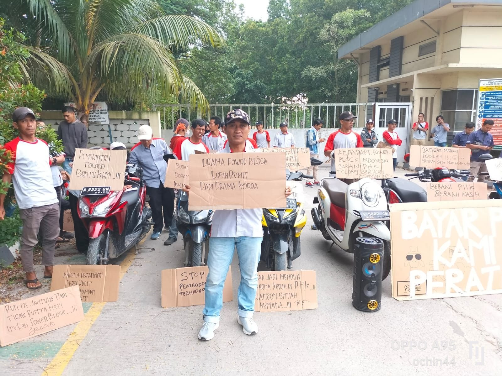 Ratusan Karyawan PT PBI di Kabupaten Serang Geruduk Tempat Mereka Kerja
