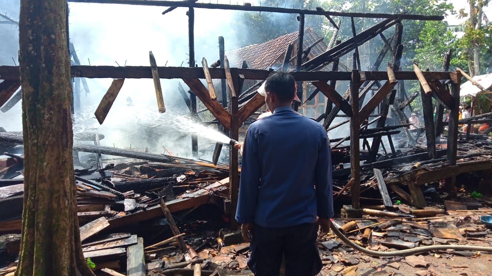 Ponpes di Pabuaran Kabupaten Serang Ludes Terbakar, Ini Besaran Kerugiannya 7 Ponpes di Pabuaran Kabupaten Serang Ludes Terbakar, Ini Besaran Kerugiannya