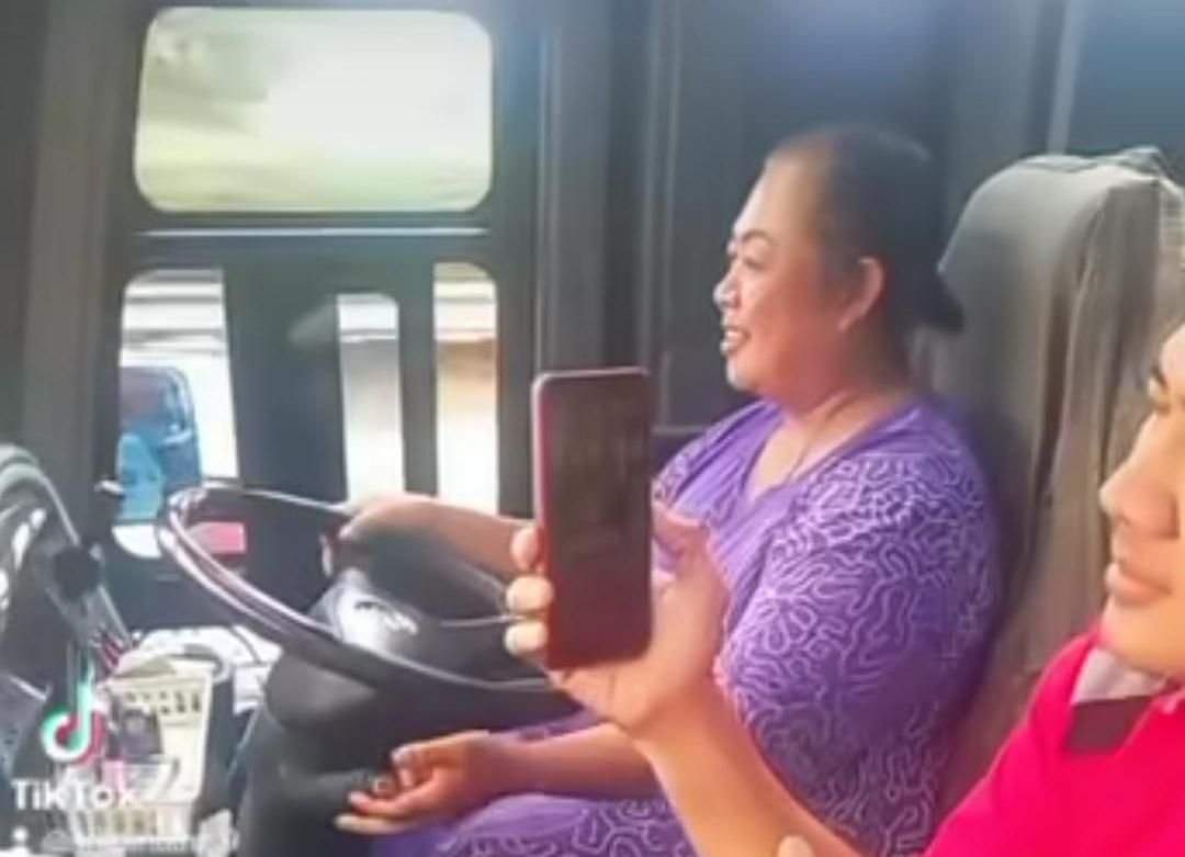 Profil Lengkap Bu Yayuk Eks Pengemudi PO Haryanto, Ini Perusahaan Otobus yang Pernah Disinggahi 8 Profil Lengkap Bu Yayuk Eks Pengemudi PO Haryanto, Ini Perusahaan Otobus yang Pernah Disinggahi