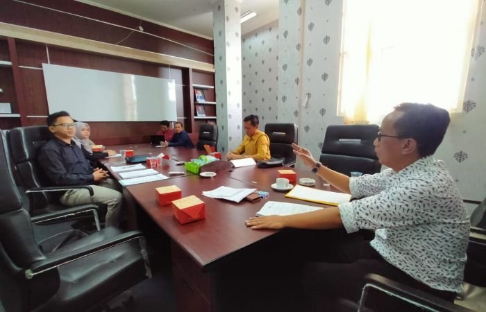 Kompensasi PHK Tak Sesuai, Karyawan PT World Innovative Telecommunication Ngadu ke Komisi II DPRD Kota Serang 1 Kompensasi PHK Tak Sesuai, Karyawan PT World Innovative Telecommunication Ngadu ke Komisi II DPRD Kota Serang