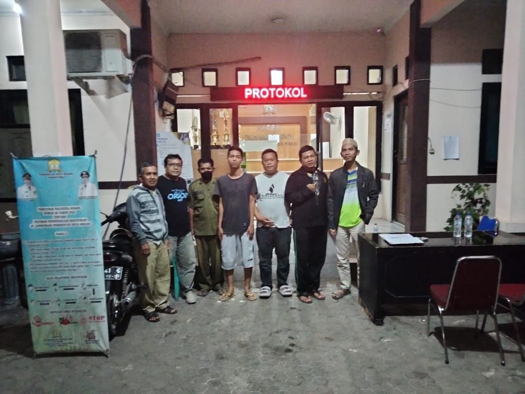 Forum RW Kelurahan Unyur Tangkap 'Basah' Pembuang Sampah Sembarangan, Ternyata Pelakunya Masih Warganya 9 Forum RW Kelurahan Unyur Tangkap 'Basah' Pembuang Sampah Sembarangan, Ternyata Pelakunya Masih Warganya