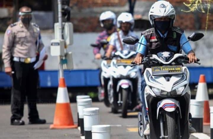 Korlantas Polri Siap Edarkan Buku Panduan Ujian Pembuatan SIM, Pengendara Wajib Tahu!