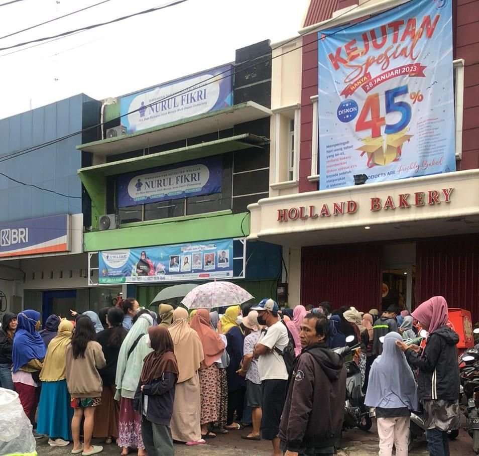 BURUAN! Holland Bakery Hadirkan Promo Besar-besaran Hari Ini, Ternyata Cuma Ini Syaratnya