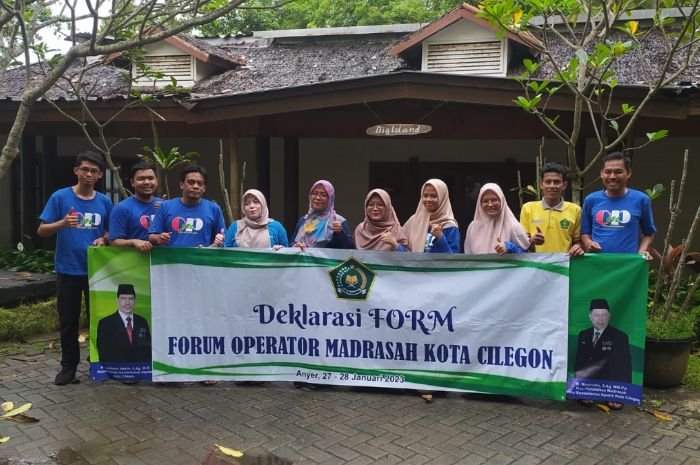Operator Madrasah di Kota Cilegon Bersatu, Sengaja Berkumpul Demi Tujuan Kemudahan Administrasi 1 Operator Madrasah di Kota Cilegon Bersatu, Sengaja Berkumpul Demi Tujuan Kemudahan Administrasi
