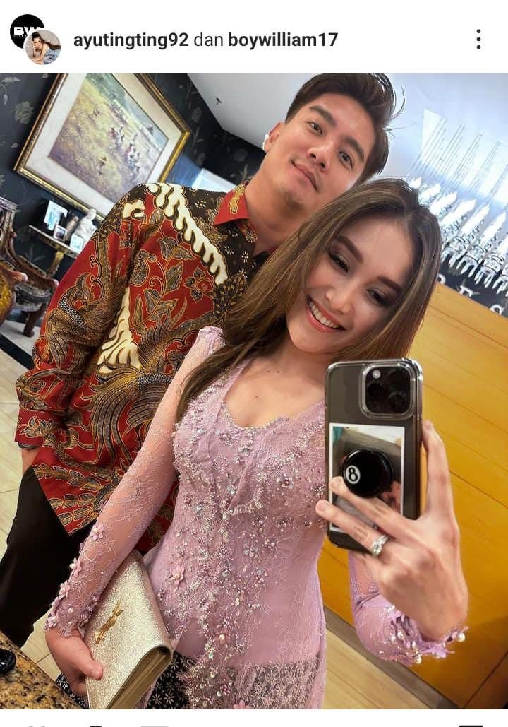Pedangdut Ayu Ting-Ting Datang Bareng Boy William Di Pernikahan Kiki Saputri, Terlihat Mesra Banget 1 Pedangdut Ayu Ting-Ting Datang Bareng Boy William Di Pernikahan Kiki Saputri, Terlihat Mesra Banget