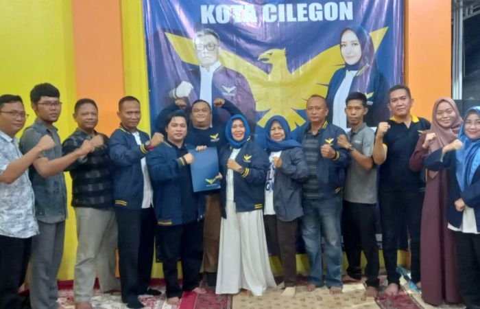 Mantan Politisi Golkar Nakhodai DPC Partai Garuda Cilegon, Langsung Canangkan Target Ini 2 Mantan Politisi Golkar Nakhodai DPC Partai Garuda Cilegon, Langsung Canangkan Target Ini