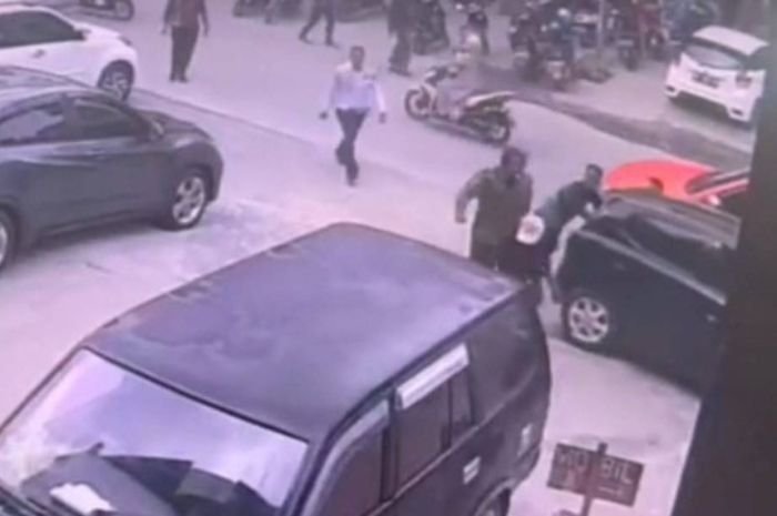 Viral Anak Anggota DPRD Kabupaten Wajo Diduga Aniaya Tukang Parkir, Tendang dan Tinju Sampai Sempoyongan