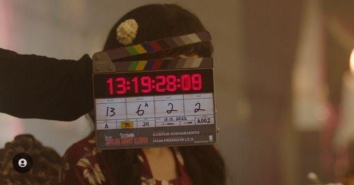 Fix! Luna Maya Jadi Pemeran Utama di Film Horor Suzzanna Malam Jumat Kliwon, Ini Bukti-buktinya 1 Fix! Luna Maya Jadi Pemeran Utama di Film Horor Suzzanna Malam Jumat Kliwon, Ini Bukti-buktinya