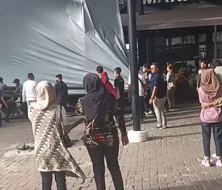 Kondisi Terkini 4 Pengunjung Mal Of Serang yang Tertimpa Kanopi Ambruk, Manajemen Masih Bungkam