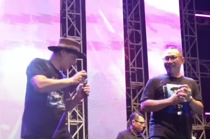 Perform Bareng Padi Reborn, Helldy Agustian Hafalkan Lagu Begitu Indah Sampai 2 Hari 2 Perform Bareng Padi Reborn, Helldy Agustian Hafalkan Lagu Begitu Indah Sampai 2 Hari