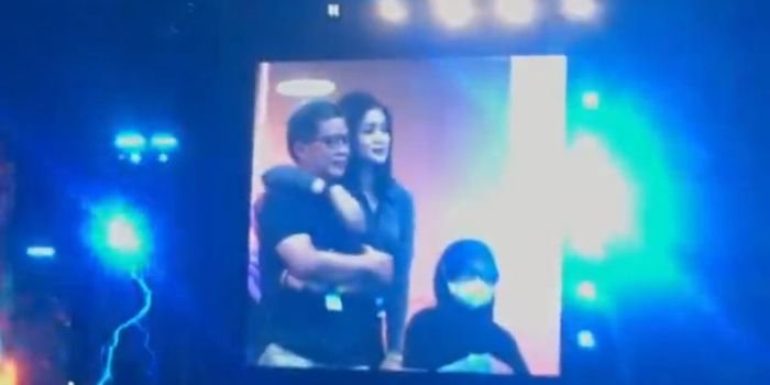 Usai Diduga Rangkul Mesra Rocky Gerung Saat Konser Dewa 19, Akun TikTok Salsabila Syaira Digeruduk Netizen 1 Usai Diduga Rangkul Mesra Rocky Gerung Saat Konser Dewa 19, Akun TikTok Salsabila Syaira Digeruduk Netizen