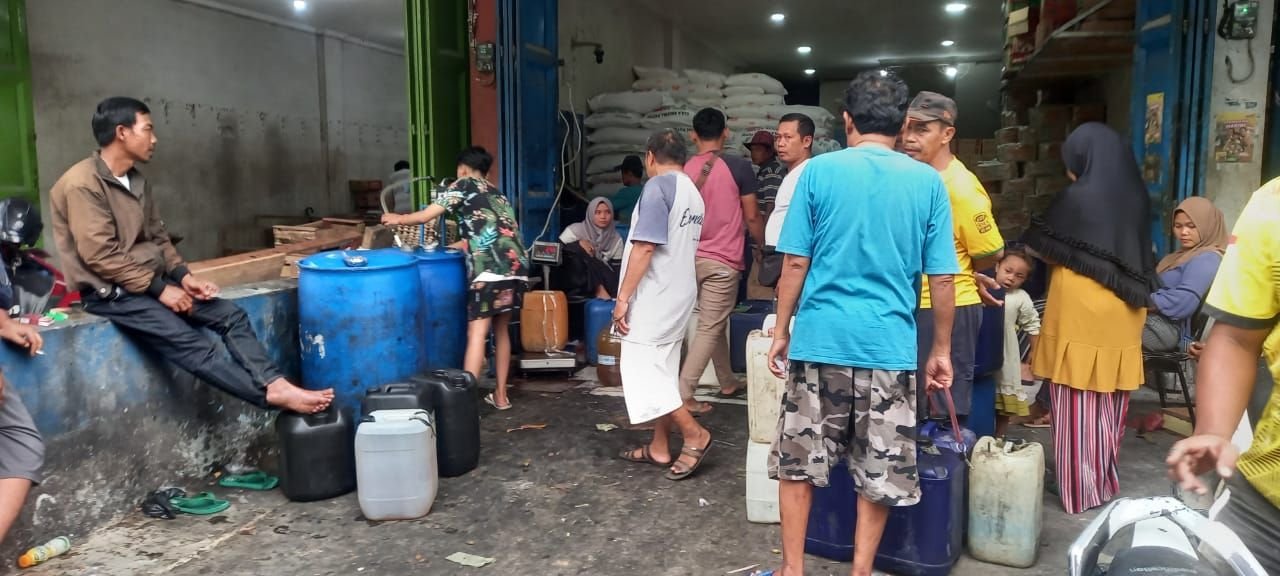 Waduh.... Minyak Goreng Subsidi Langka, Disperindag Kota Cilegon Siapkan Operasi Pasar 1 Waduh.... Minyak Goreng Subsidi Langka, Disperindag Kota Cilegon Siapkan Operasi Pasar