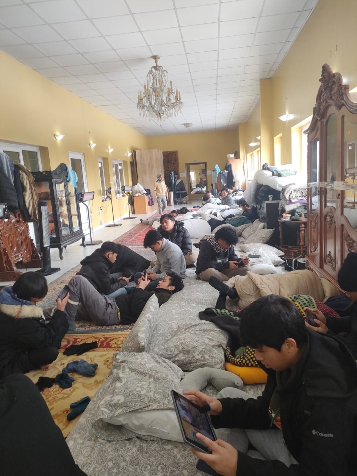 Cerita 4 Mahasiswa Banten Korban Gempar Turki, Tak Punya Pakaian Hangat dan Sempat Makan Roti Sisa 6 Cerita 4 Mahasiswa Banten Korban Gempar Turki, Tak Punya Pakaian Hangat dan Sempat Makan Roti Sisa