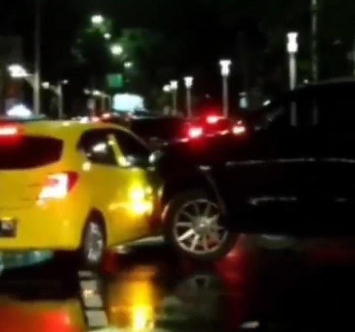 Polisi Temukan Dugaan Unsur Pidana Kasus Fortuner Hitam Rusak Brio Kuning, Begini Penjelasannya 4 Polisi Temukan Dugaan Unsur Pidana Kasus Fortuner Hitam Rusak Brio Kuning, Begini Penjelasannya