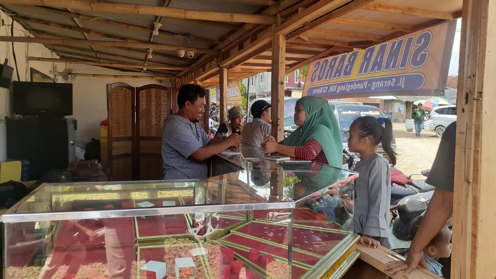 Pembangunan Pasar Belum Ada Kepastian, Pedagang Pasar Baros Mulai Cemas Nasibnya
