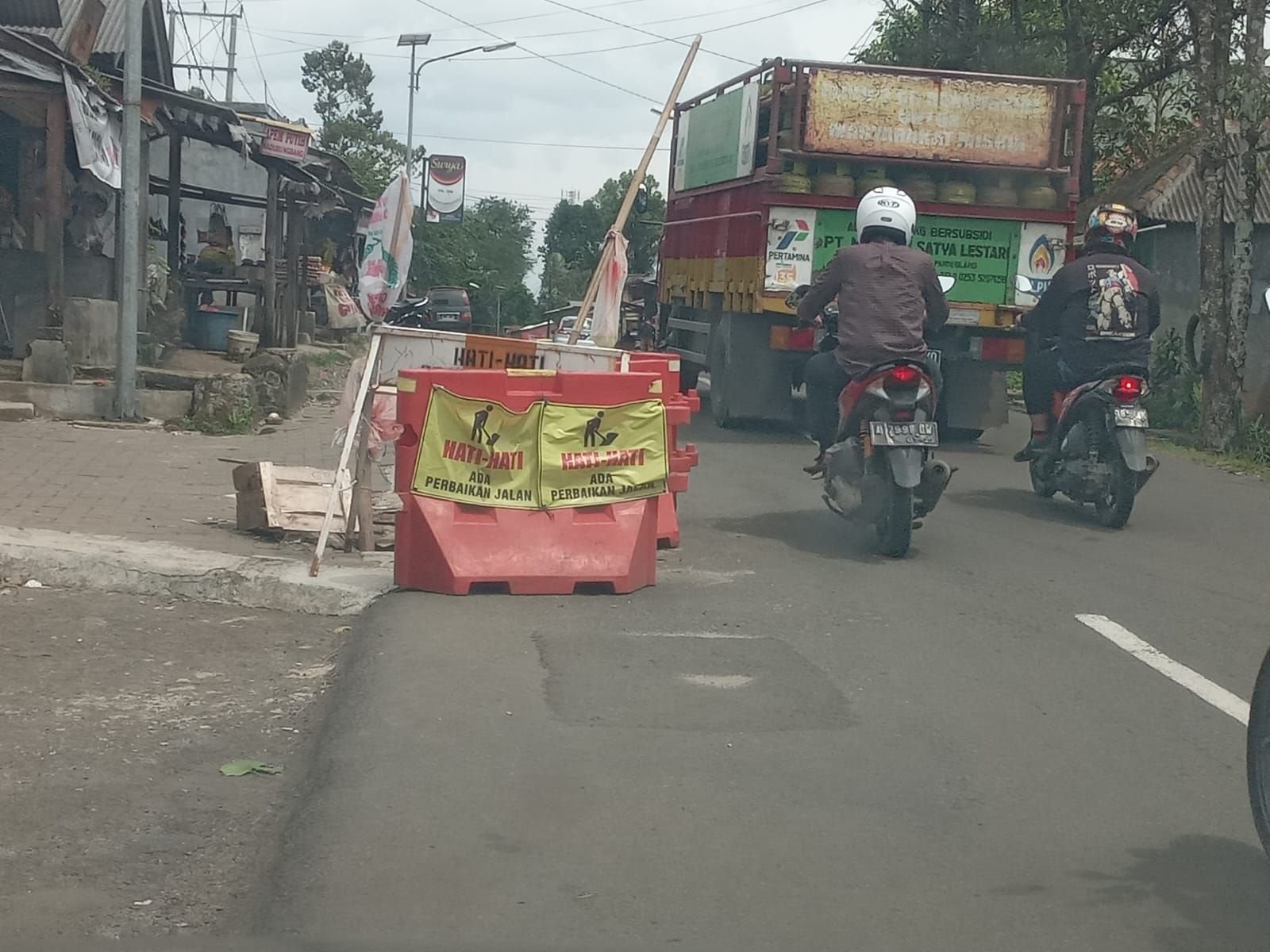 Jalan Mandalawangi-Kadubungbang Pandeglang Ambles Dibiarkan Berlubang, Butuh Perbaikan 5 Jalan Mandalawangi-Kadubungbang Pandeglang Ambles Dibiarkan Berlubang, Butuh Perbaikan