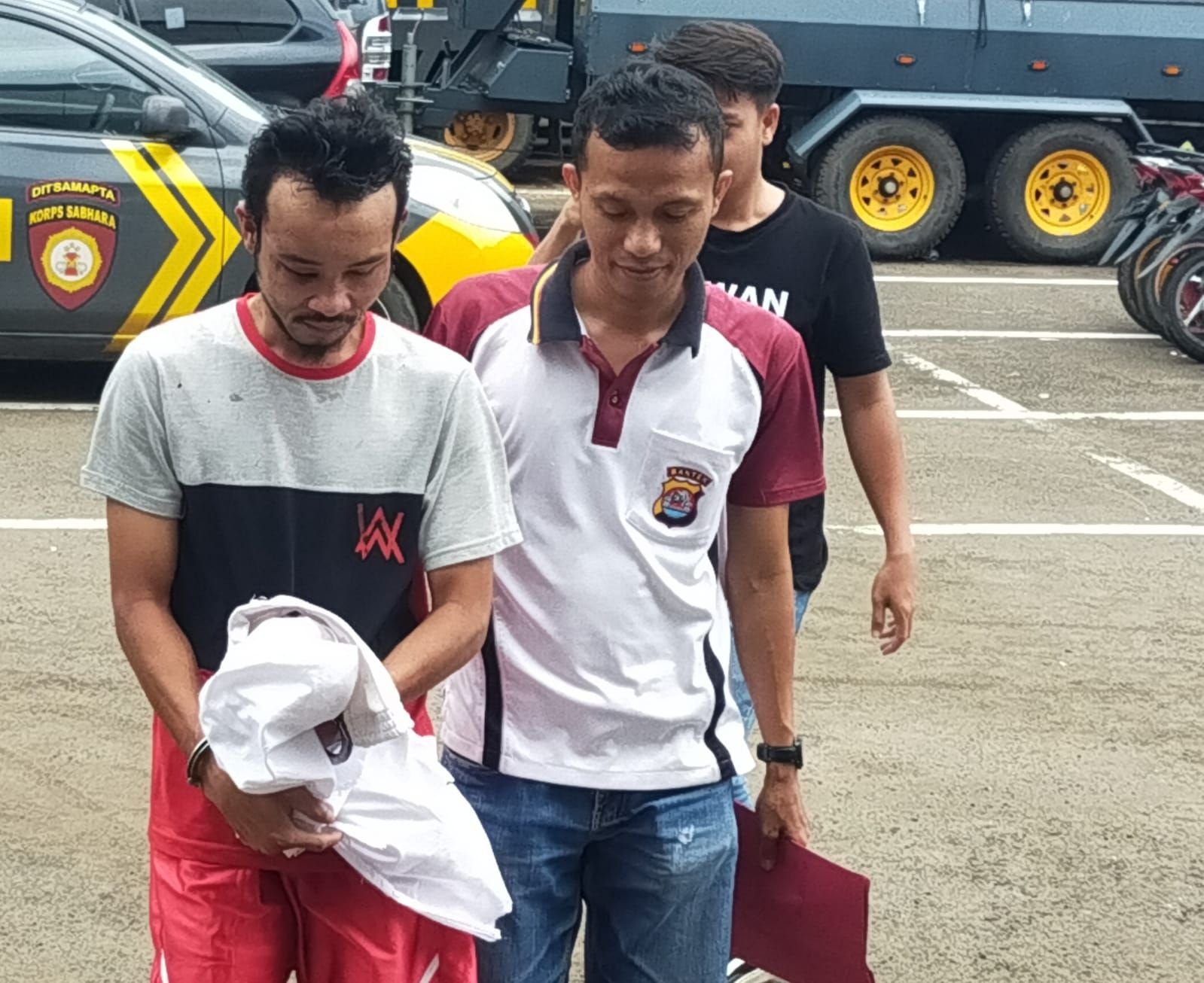 Dukun Cabul di Pandeglang Dibekuk Polisi, Dalihnya Pengobatan dan Korban Dirayu Uang Gaib Rp 2 Miliar 1 Dukun Cabul di Pandeglang Dibekuk Polisi, Dalihnya Pengobatan dan Korban Dirayu Uang Gaib Rp 2 Miliar