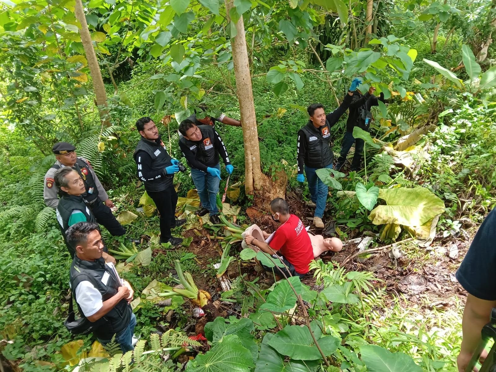 30 Adegan Pembunuhan di Stadion Badak Pandeglang Diperagakan, Dulu Bak ArtisKpop Sekarang Digunduli 2 30 Adegan Pembunuhan di Stadion Badak Pandeglang Diperagakan, Dulu Bak ArtisKpop Sekarang Digunduli