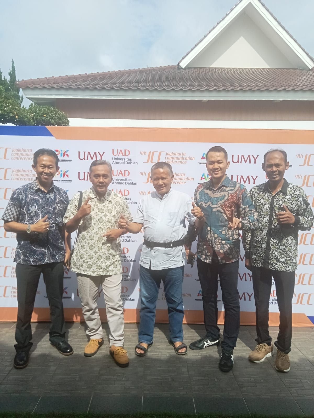 Mahasiswa Magister Ilmu Komunikasi Untirta Presentasikan Karya Ilmiah di Jogjakarta Communication Conference 1 Mahasiswa Magister Ilmu Komunikasi Untirta Presentasikan Karya Ilmiah di Jogjakarta Communication Conference