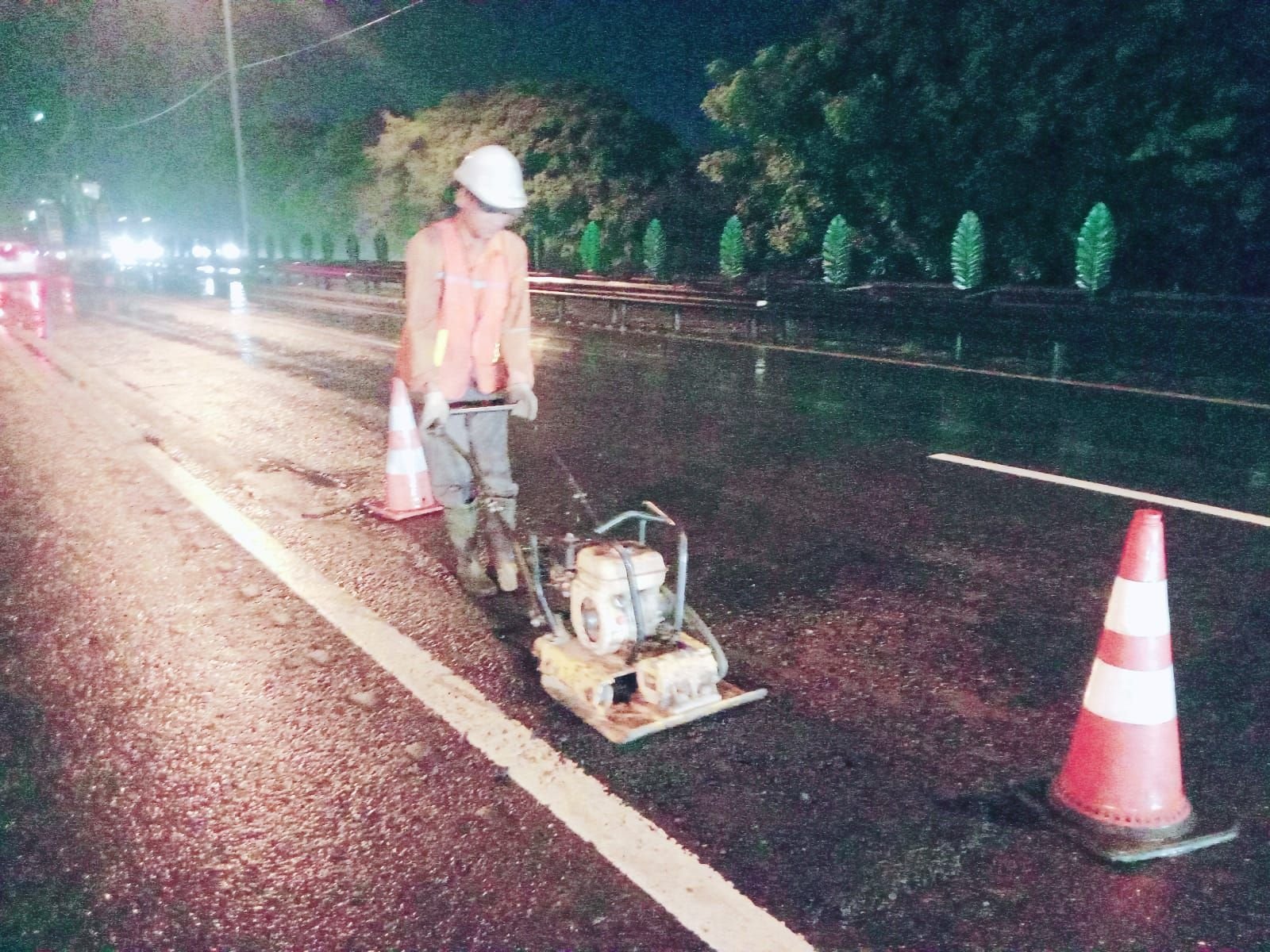 Diprotes Pengguna Terus Menerus, ASTRA Tol Tangerang Merak Akhir Tambal Lubang di Jalan Tol 2 Diprotes Pengguna Terus Menerus, ASTRA Tol Tangerang Merak Akhir Tambal Lubang di Jalan Tol
