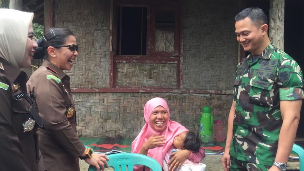 Laksanakan Intruksi Presiden, Kejari dan Dandim Pandeglang Bantu Penderita Stunting 1 Laksanakan Intruksi Presiden, Kejari dan Dandim Pandeglang Bantu Penderita Stunting