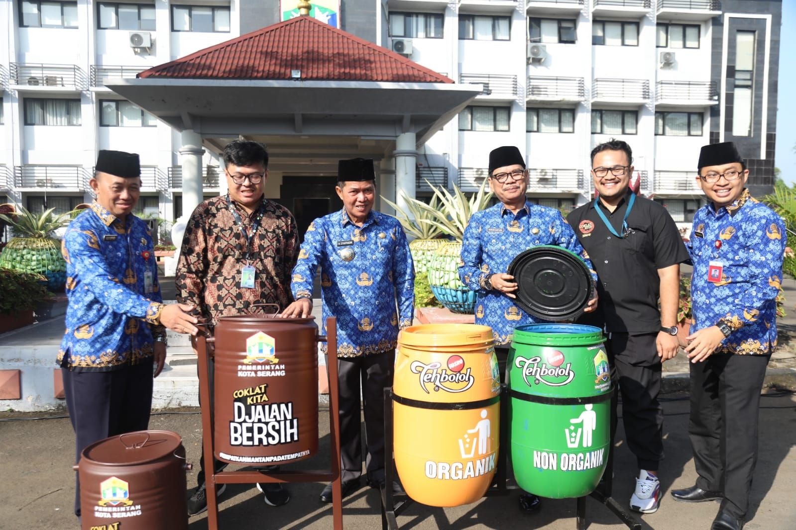 Pemkot Serang Terima Bantuan 150 Tong Sampah dari 3 Perusahaan
