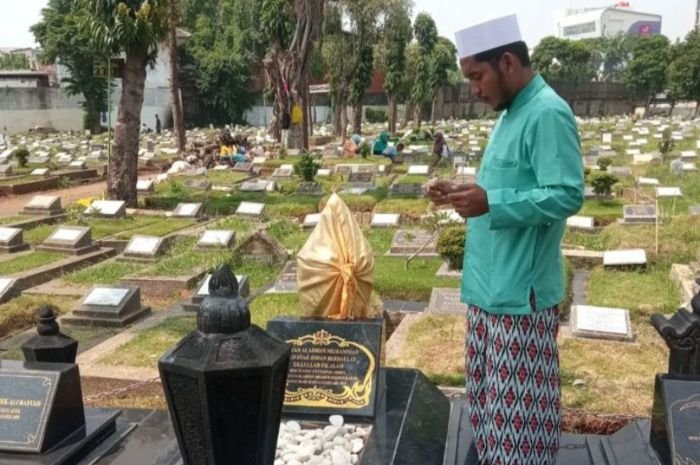 Urutan Bacaan Doa Ziarah Kubur, Lengkap dengan Tata Caranya dari Awal Sampai Akhir