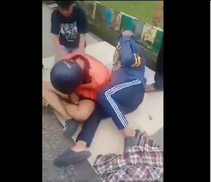 Viral! Tiga Remaja Membawa Senjata Tajam di Jalan Taman Mini, Berhasil Diamankan TNI 9 Viral! Tiga Remaja Membawa Senjata Tajam di Jalan Taman Mini, Berhasil Diamankan TNI
