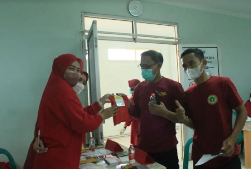 Meriahkan HUT PPNI, Pegawai RSUD Pandegang Donorkan Darah 8 Meriahkan HUT PPNI, Pegawai RSUD Pandegang Donorkan Darah