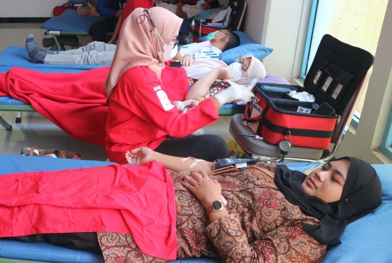 PMI Cilegon Bunyikan Alarm Tanda Bahaya! Stok Darah Anjlok Selama Ramadan 6 PMI Cilegon Bunyikan Alarm Tanda Bahaya! Stok Darah Anjlok Selama Ramadan