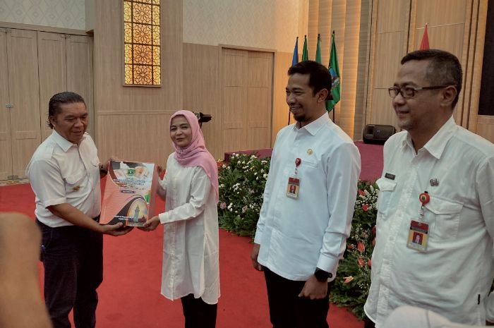 Serahkan Perubahan DPA, Pj Gubernur Banten Minta Biaya Makan Minum dan Perjalanan Dinas Dipangkas 7 Serahkan Perubahan DPA, Pj Gubernur Banten Minta Biaya Makan Minum dan Perjalanan Dinas Dipangkas