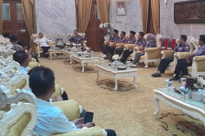 KABAR BAIK! Mulai Tahun Depan Pemkab Serang Tanggung Iuran BPJS Ribuan Perangkat Desa 1 KABAR BAIK! Mulai Tahun Depan Pemkab Serang Tanggung Iuran BPJS Ribuan Perangkat Desa