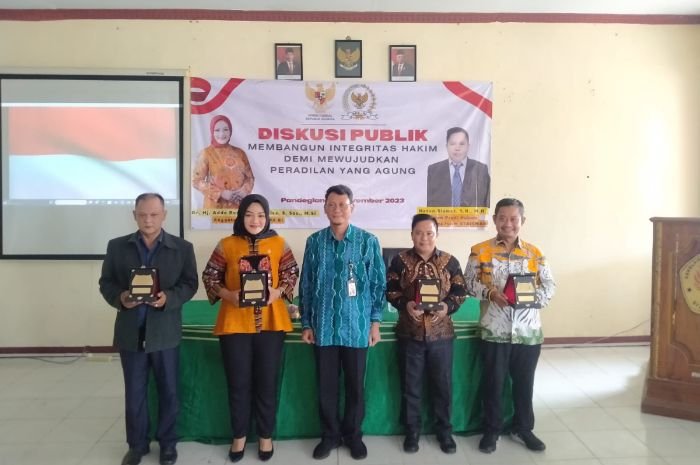 Diskusi Publik di Staisman Pandeglang, KY Minta Publik Berikan Kritik untuk Memerkuat Kelembagaan 1 Diskusi Publik di Staisman Pandeglang, KY Minta Publik Berikan Kritik untuk Memerkuat Kelembagaan