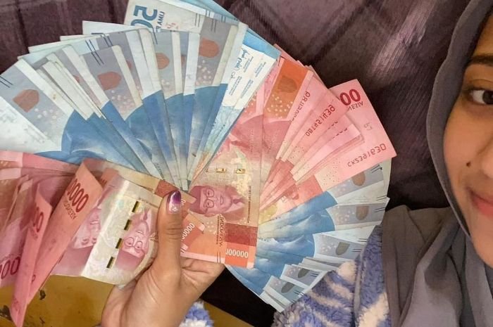 Mahasiswi Bandung Diduga Gelapkan Uang Arisan Rp1,5 Miliar, Keluarga Rela Membela Hingga Sewa Polisi Gadungan 3 Mahasiswi Bandung Diduga Gelapkan Uang Arisan Rp1,5 Miliar, Keluarga Rela Membela Hingga Sewa Polisi Gadungan