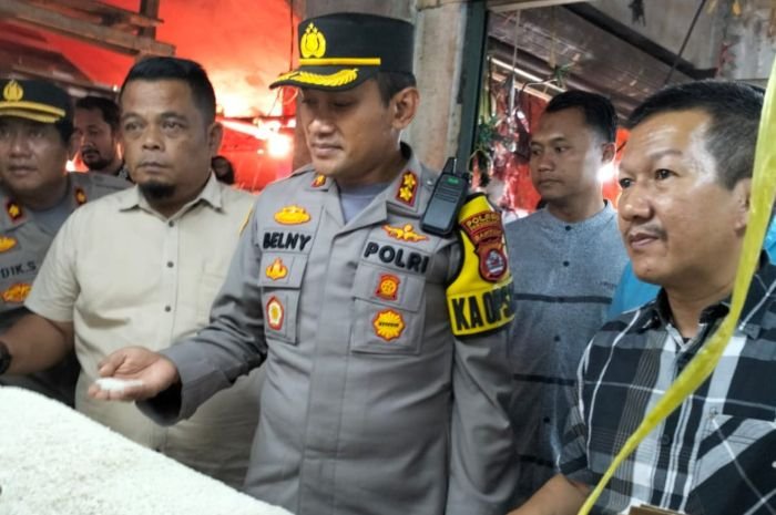 Cek Harga Kebutuhan Pokok, Polisi hingga TNI Turun Langsung Datangi Para Pedagang di Pasar Padak Pandeglang