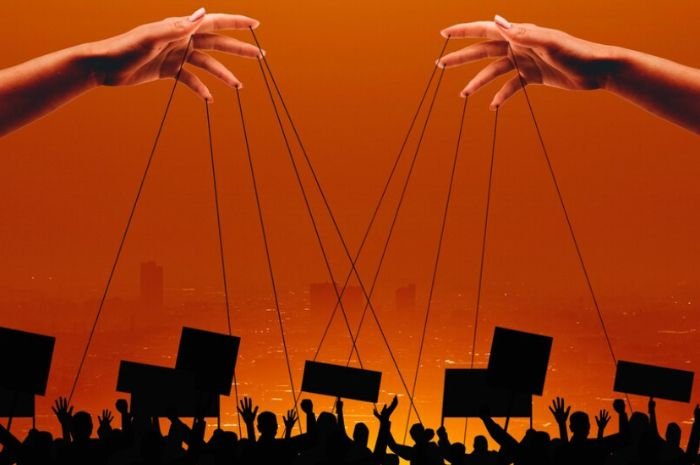 Dinasti Politik Mensiasati Demokrasi