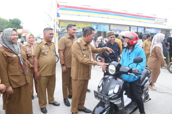 Dan Kini Akhirnya Jalan Puri Anggrek Kota Serang Sekarang Jadi Mulus, Auto Gaspol! 4 Dan Kini Akhirnya Jalan Puri Anggrek Kota Serang Sekarang Jadi Mulus, Auto Gaspol!