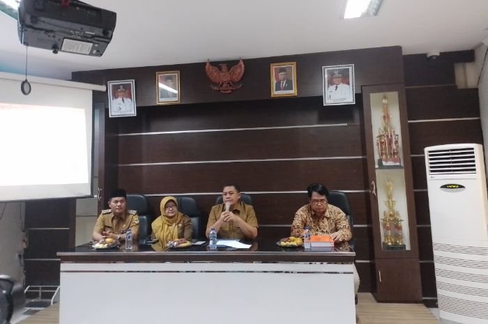 Tekan Inflasi di Kota Cilegon, Wakil Walikota Sanuji Dorong Warga Tanam Cabai di Pekarangan Rumah 1 Tekan Inflasi di Kota Cilegon, Wakil Walikota Sanuji Dorong Warga Tanam Cabai di Pekarangan Rumah
