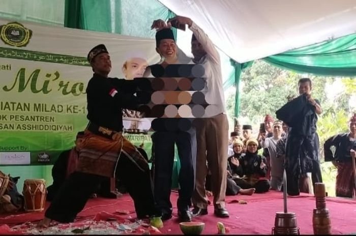 Jangan Macam-macam Walikota Serang Syafrudin Ternyata Jago Pencak Silat hingga Kebal Bacok 3 Jangan Macam-macam Walikota Serang Syafrudin Ternyata Jago Pencak Silat hingga Kebal Bacok