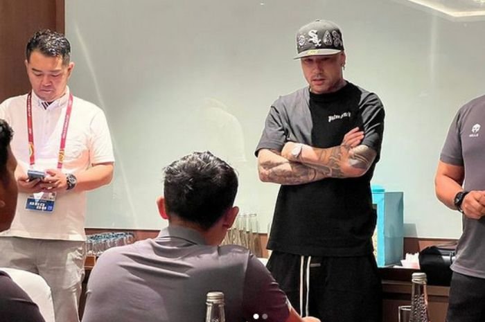 Radja Nainggolan Beri Suntikan Motivasi ke Timnas Indonesia U-17, Demi Tatap 16 Besar Piala Dunia 4 Radja Nainggolan Beri Suntikan Motivasi ke Timnas Indonesia U-17, Demi Tatap 16 Besar Piala Dunia