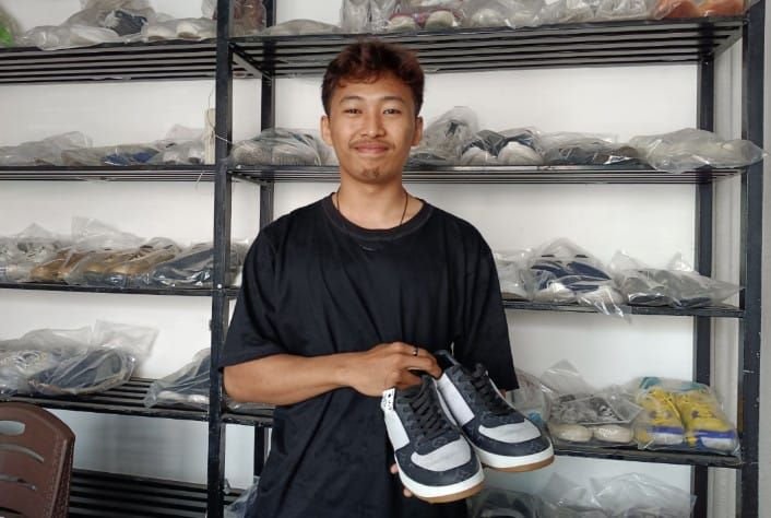 Mau Laundry Sepatu? Yuk Ke Sneaklin Serang, Warna Dijamin Gak Bakal Luntur