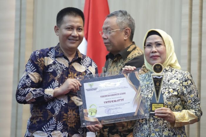 Masih Bertahan, Pemkab Serang Raih Peringkat II Anugerah Keterbukaan Informasi Publik 6 Masih Bertahan, Pemkab Serang Raih Peringkat II Anugerah Keterbukaan Informasi Publik
