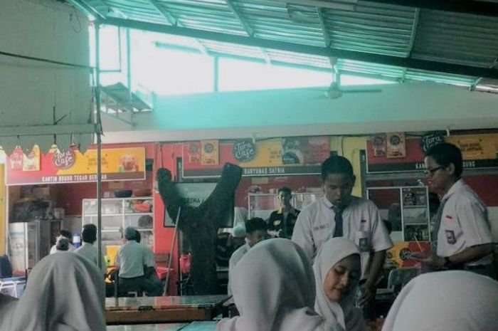 Kantin Sekolah di Banten Mulai Ditarik Retribusi, Cek Cara Hitung Besarannya Berdasarkan Luas Lokasi Usaha 1 Kantin Sekolah di Banten Mulai Ditarik Retribusi, Cek Cara Hitung Besarannya Berdasarkan Luas Lokasi Usaha