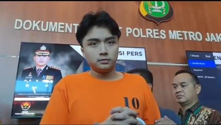 Leon Dozan Akhirnya Ditangkap Polisi dan Ditetapkan Sebagai Tersangka Imbas Hina Polisi dan Aniaya Kekasihnya 1 Leon Dozan Akhirnya Ditangkap Polisi dan Ditetapkan Sebagai Tersangka Imbas Hina Polisi dan Aniaya Kekasihnya