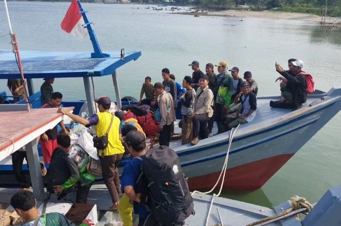 8 Hari Hilang di Pulau Panaitan, Pria Asal Pandeglang Ditemukan Dalam Kondisi Seperti Ini 1 8 Hari Hilang di Pulau Panaitan, Pria Asal Pandeglang Ditemukan Dalam Kondisi Seperti Ini